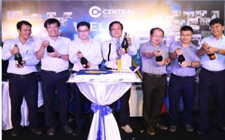 CENTRAL慶祝公司建立1年