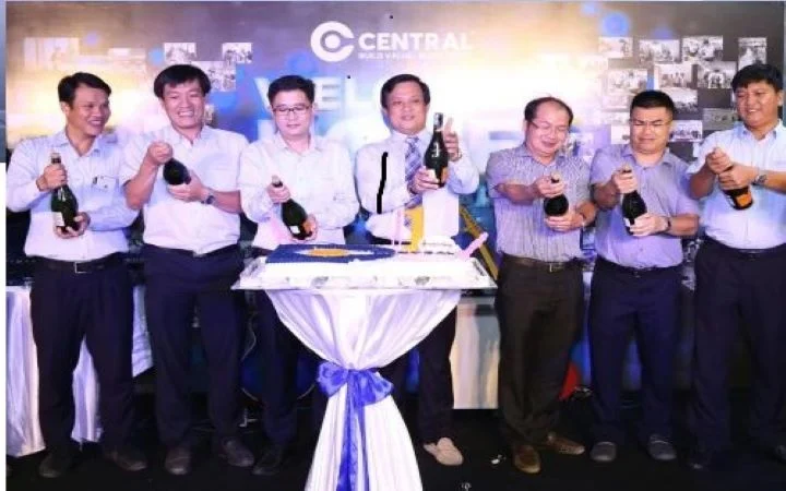 CENTRAL慶祝公司建立1年