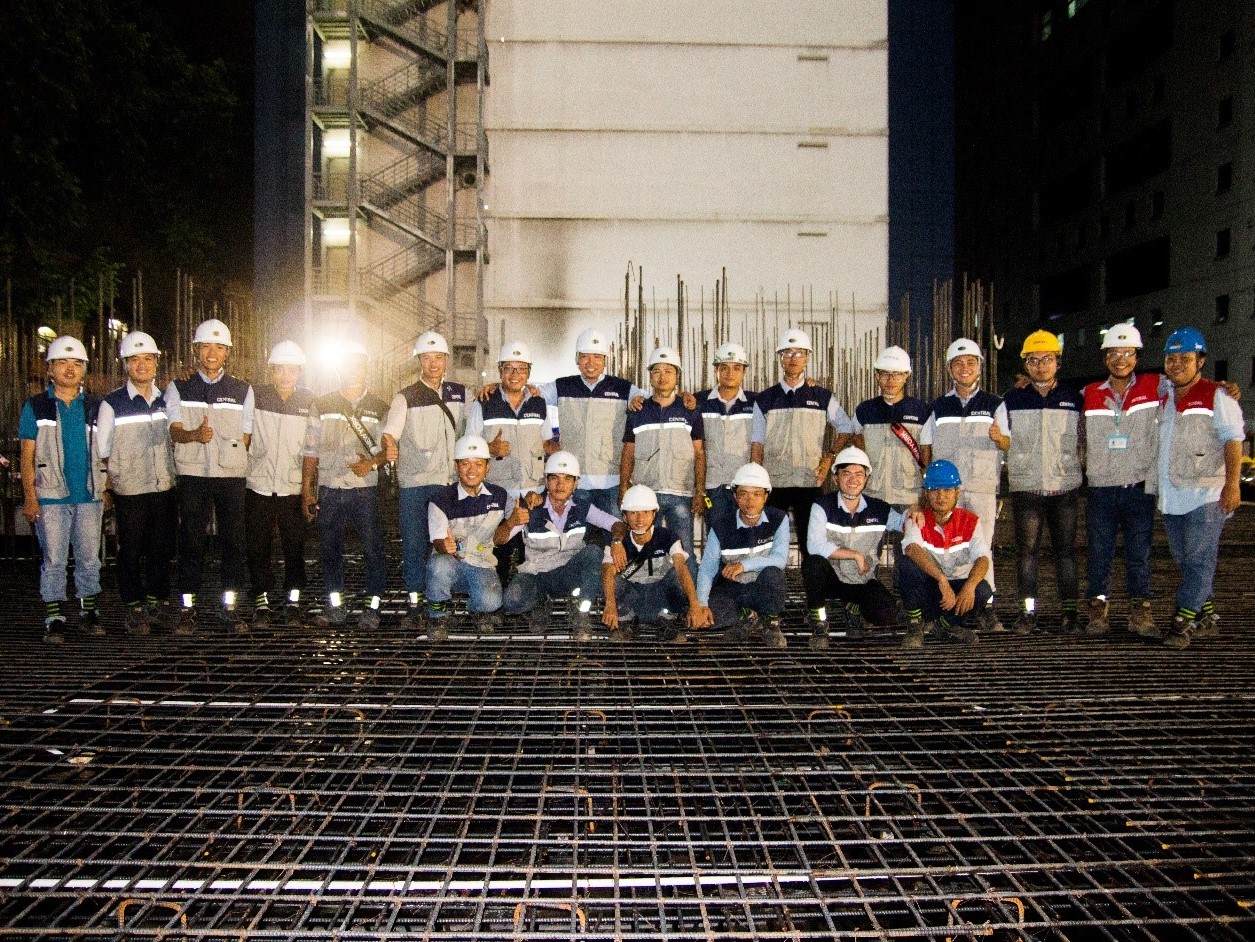 ETOWN 5 (REE) THI CÔNG ĐÓNG NẮP 3 TẦNG HẦM VƯỢT TIẾN ĐỘ 30 NGÀY