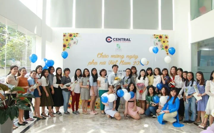 CENTRAL TƯNG BỪNG CHÀO MỪNG NGÀY PHỤ NỮ VIỆT NAM 20/10
