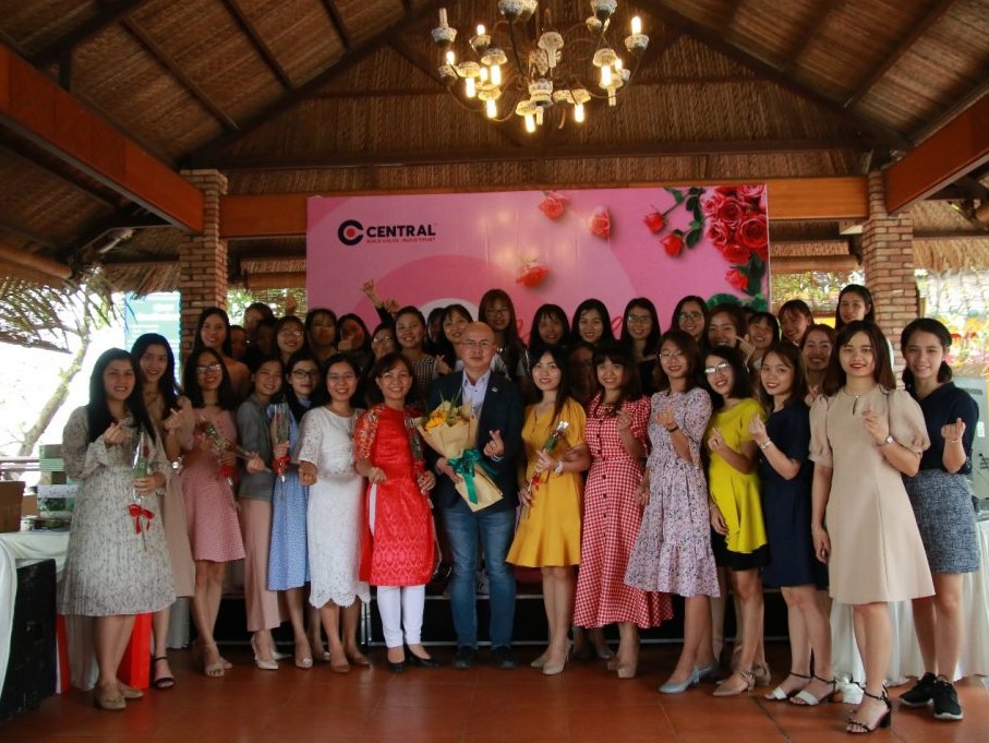 CENTRAL TỔ CHỨC CHƯƠNG TRÌNH TÔN VINH PHỤ NỮ NGÀY 8/3