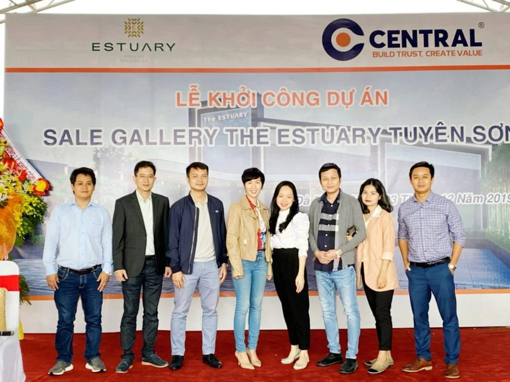 峴港市-宣山商貿中心和高檔公寓樓專案“SALE GALLERY THE ESTUARY” 樣板房的奠基儀式