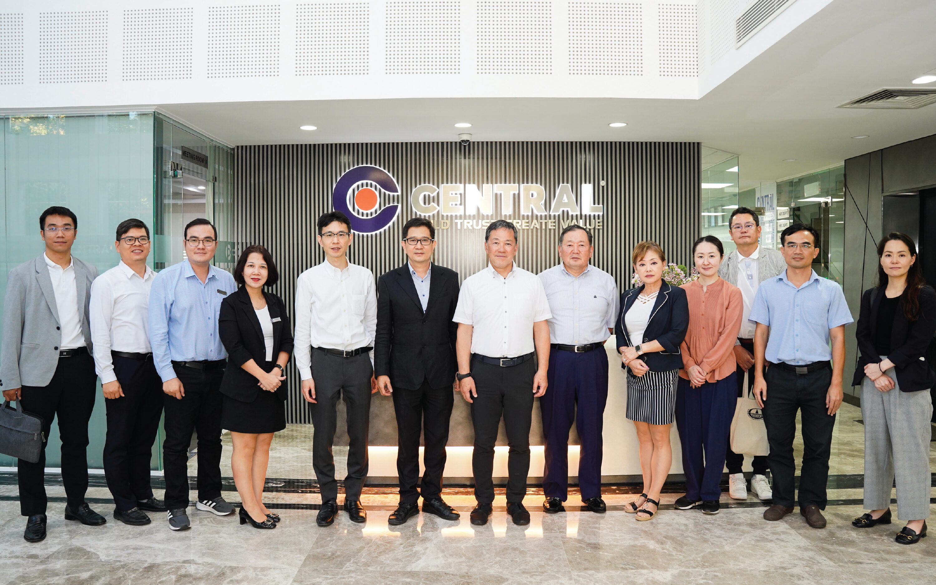 CENTRAL TIẾP ĐÓN TỔ CHỨC IFORCE NHẬT BẢN