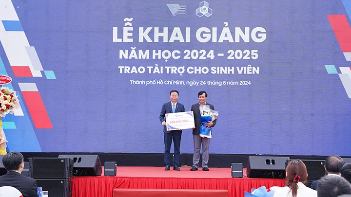 CENTRAL ACCOMPANIES THE OPENING CEREMONY OF THE NEW SCHOOL YEAR AND SPONSORED THE INITIATION CEREMONY FOR NEW STUDENTS OF THE FACULTY OF CIVIL ENGINEERING, HO CHI MINH CITY UNIVERSITY OF TECHNOLOGY – VNU – HCM