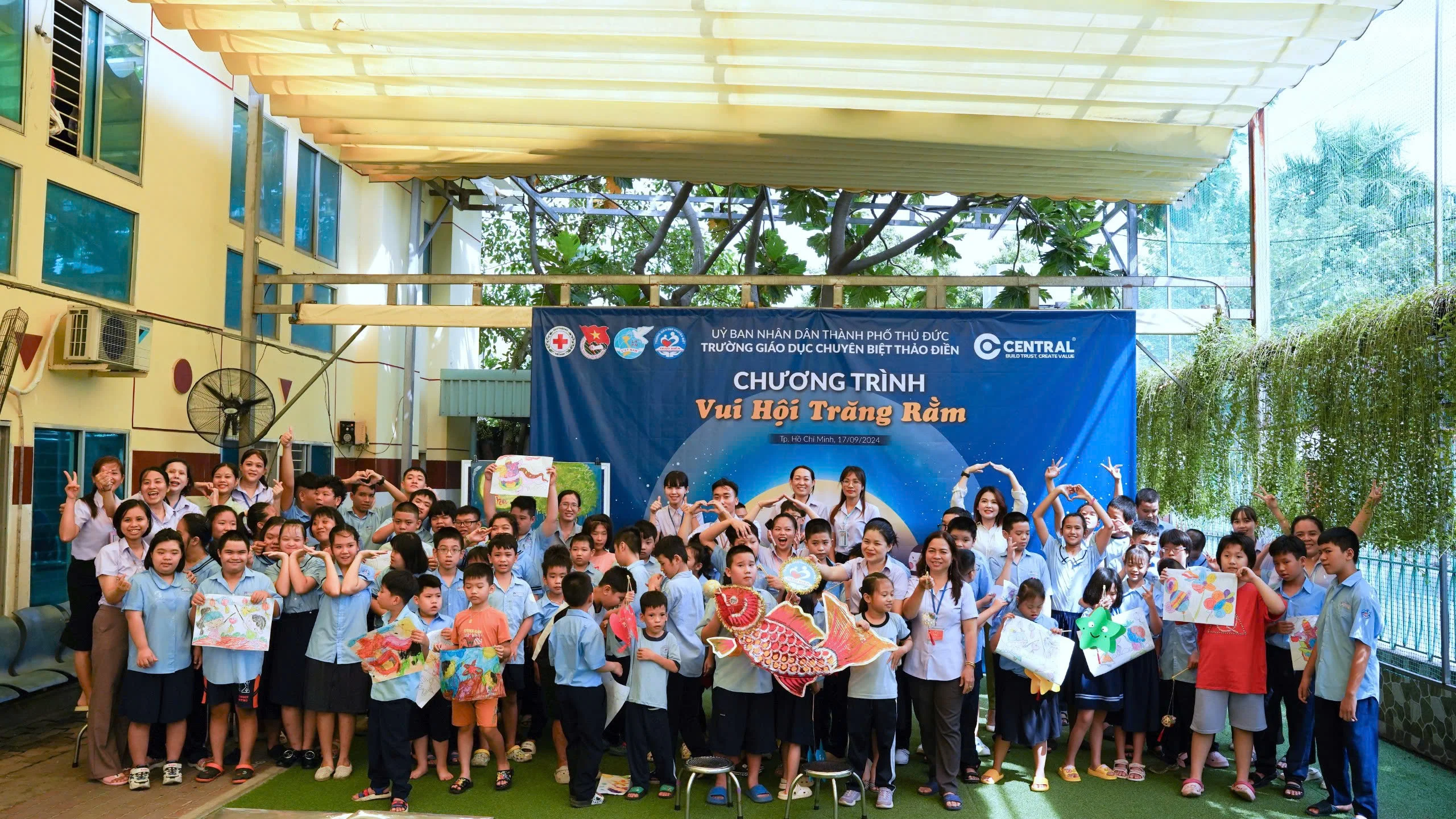 CENTRAL AWARED 110 MID-AUTUMN GIFTS TO CHILDREN